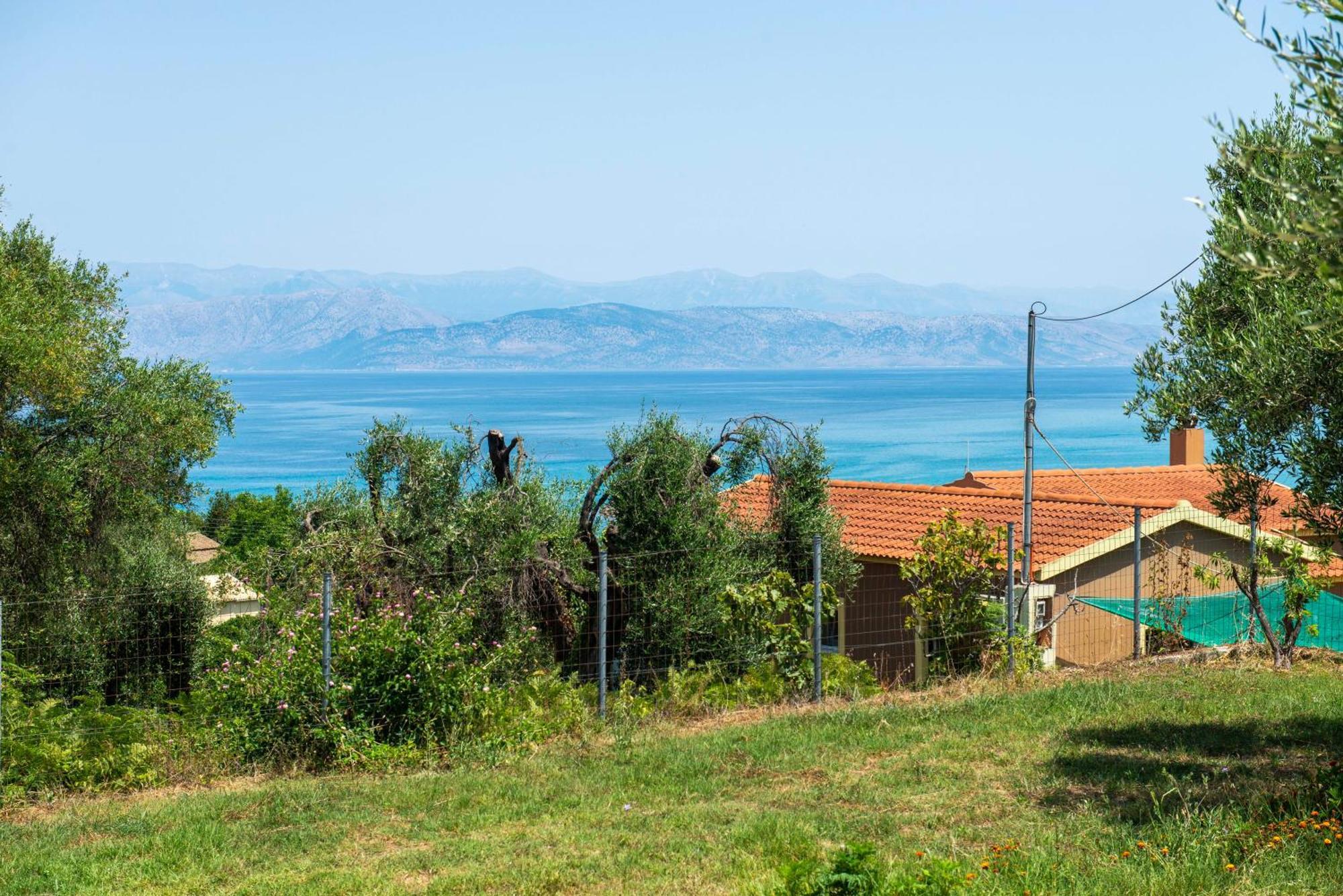 Astrakeri Sea Side Hill Apartment Екстериор снимка