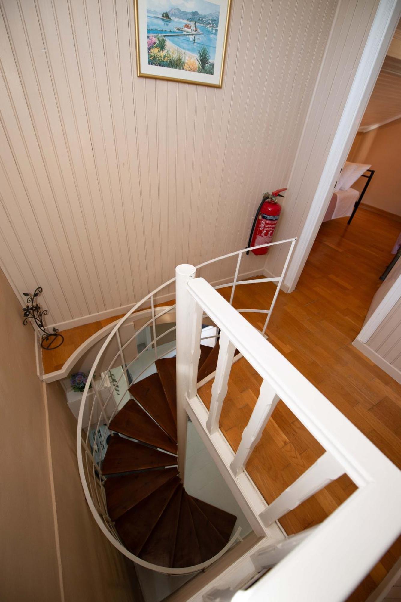 Astrakeri Sea Side Hill Apartment Екстериор снимка