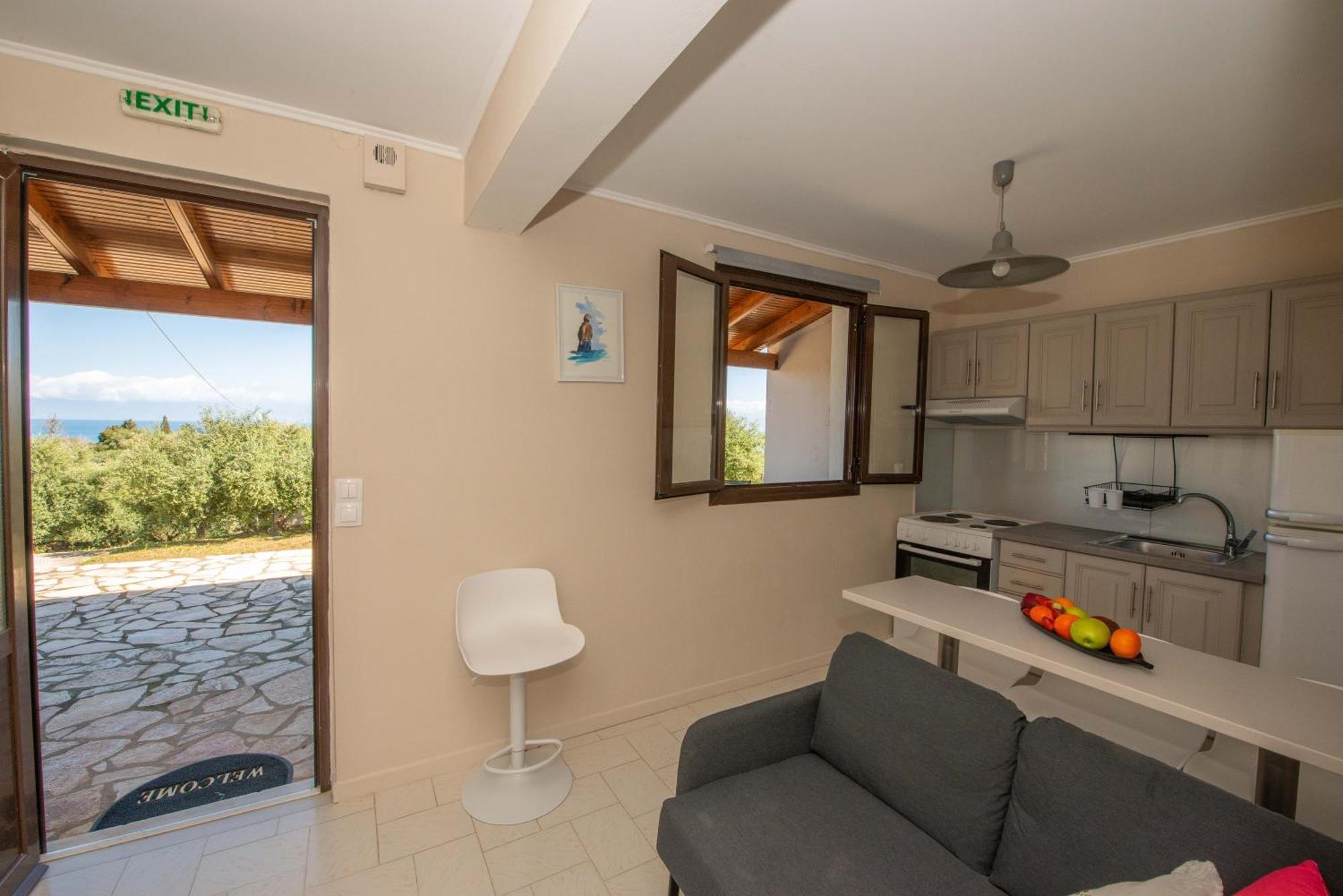 Astrakeri Sea Side Hill Apartment Екстериор снимка